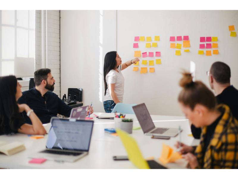 Woman giving a class to her colleagues